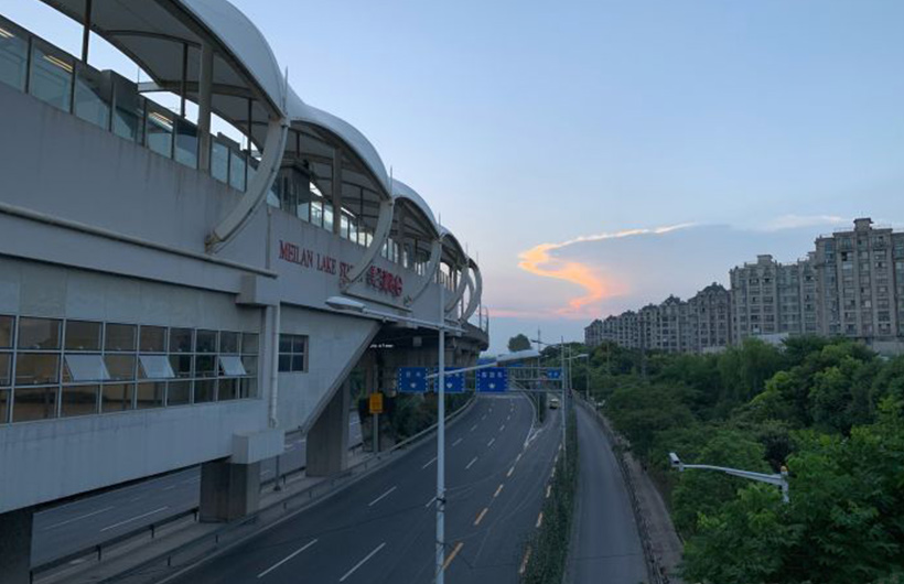 毗邻轨交地铁