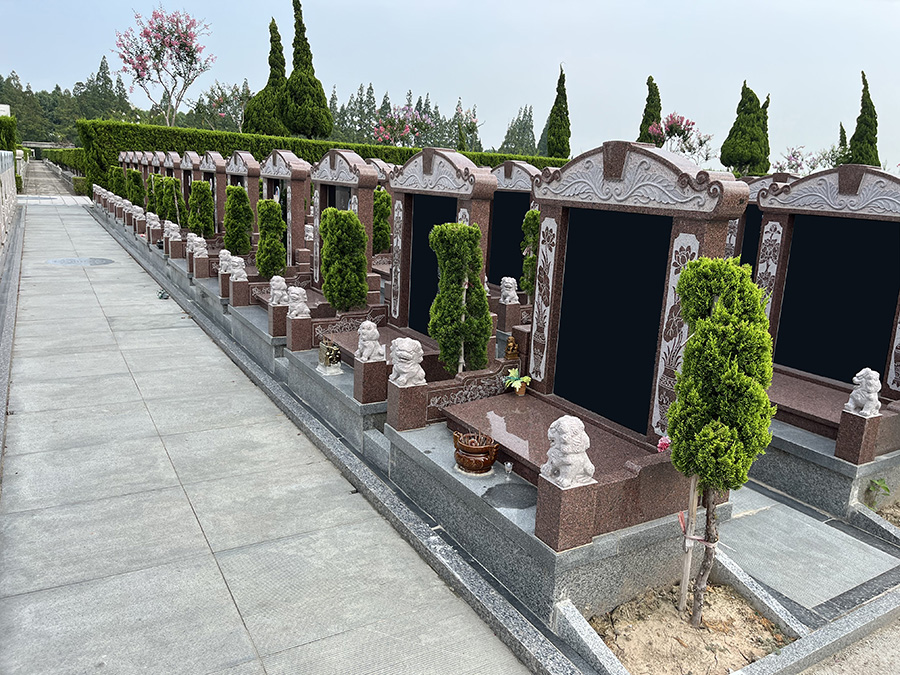 上海买墓地时，在规格选择方面需要考虑哪些因素？